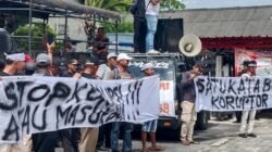 Gelar Aksi, Masyarakat Minta Kades Bakti rasa Lamsel Diminta Turun Dari Jabatannya