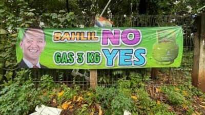 Buntut Kelangkaan Gas LPG 3 Kg, Spanduk Bertuliskan “Bahlil No Gas 3Kg Yes” Terpampang di Jalan